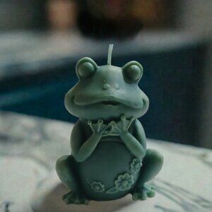 Whimsical Frog Design Candle